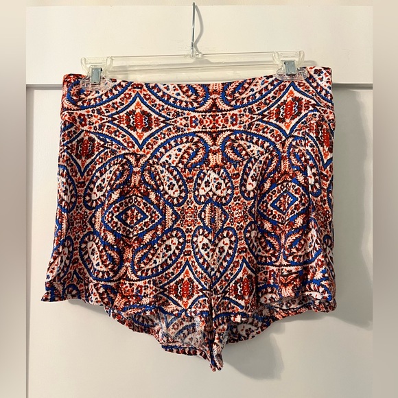 Patterned Shorts (Size: M) - Picture 4 of 9